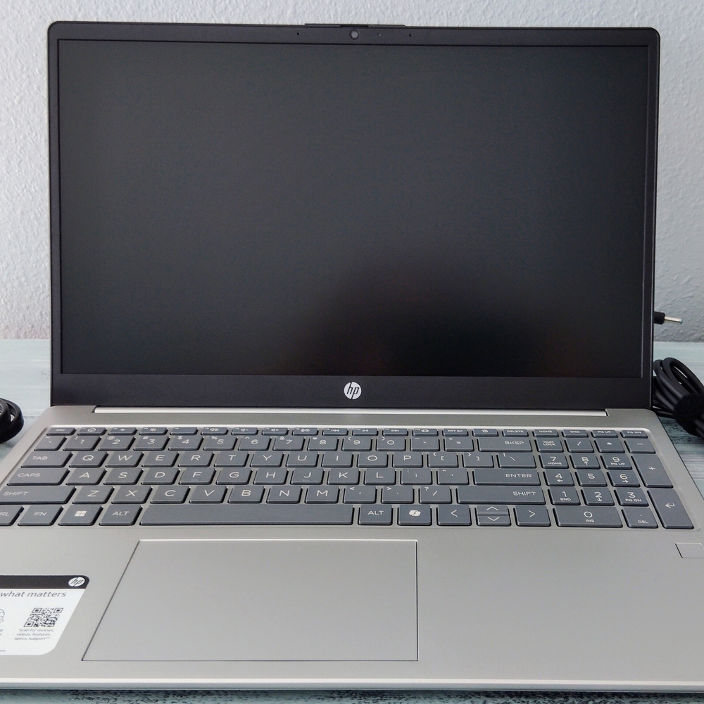 HP Silver Laptop 15.6 LED Intel Core 13-N305 with Charger Model 15-FD0027ST